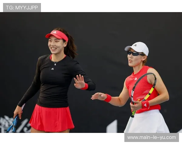 澳网观众热情高涨,中国球迷团为王欣瑜助威 澳网观众热情高涨,中国球迷团为王欣瑜助威