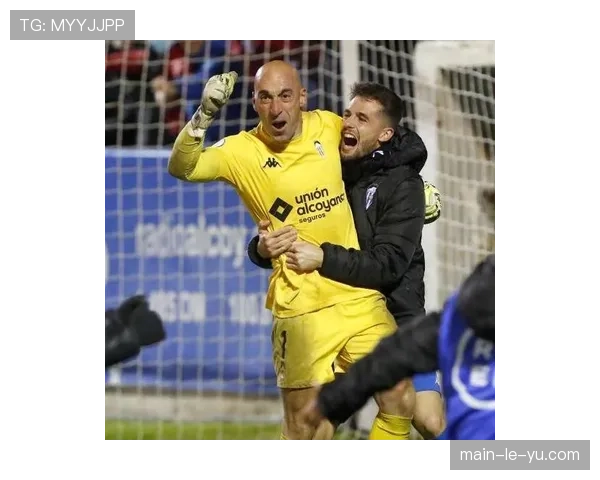 终场哨响：奥萨苏纳2-1绝杀塞尔塔，主队球迷涌入球场庆祝